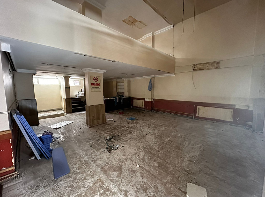 Ümraniye Çarşıda 240 m2 Kiralık Dükkan